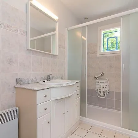 Le 31 Bis, En Centre Avec Jardin. 블라이