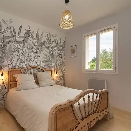 Le 31 Bis, En Centre Avec Jardin. *