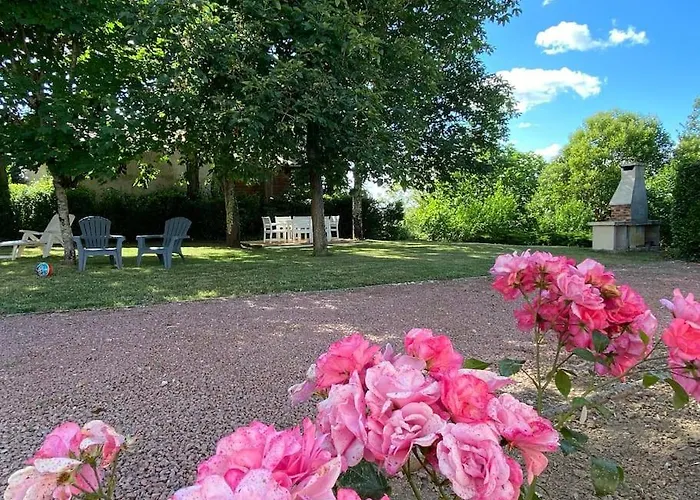 Le 31 Bis, En Centre Avec Jardin. *